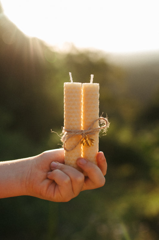 Short rolled candle pair