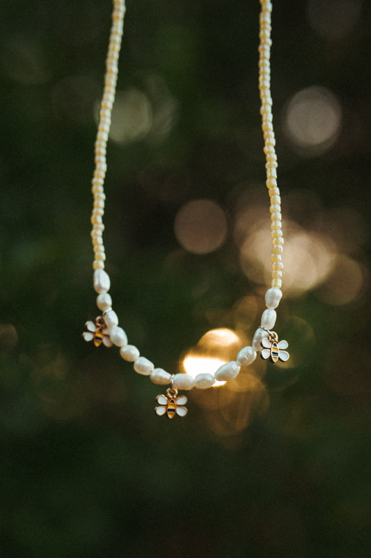 Women’s bee necklace